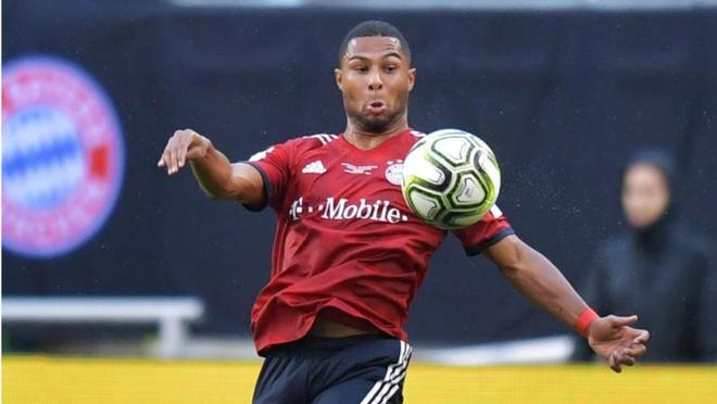 莱万多夫斯基在切尔西比赛中出色防守，比赛规则变更引发热议！全场沸腾不已的简单介绍