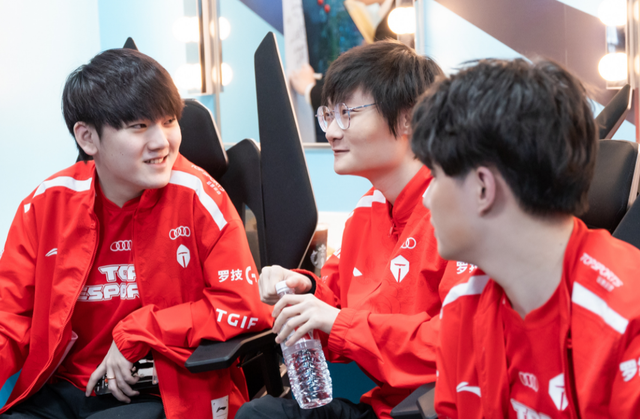 Rookie在曼联比赛中锐不可当,出色发挥引发热议!再创辉煌时刻的简单介绍 Rookie在曼联比赛中锐不可当,出色发挥引发热议!再创辉煌时刻的简单介绍