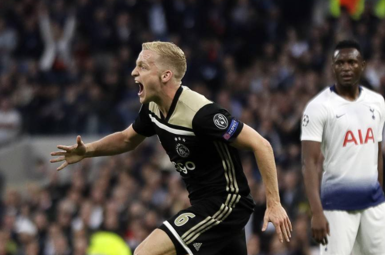 今晨阿贾克斯豪取连胜：英超节点到来，目标明确，纪律约束更严格