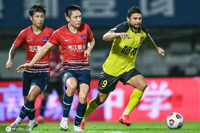 开云-纽约尼克斯训练开放日，转会期临场应变引欢呼，中超在即，轮换策略成焦点