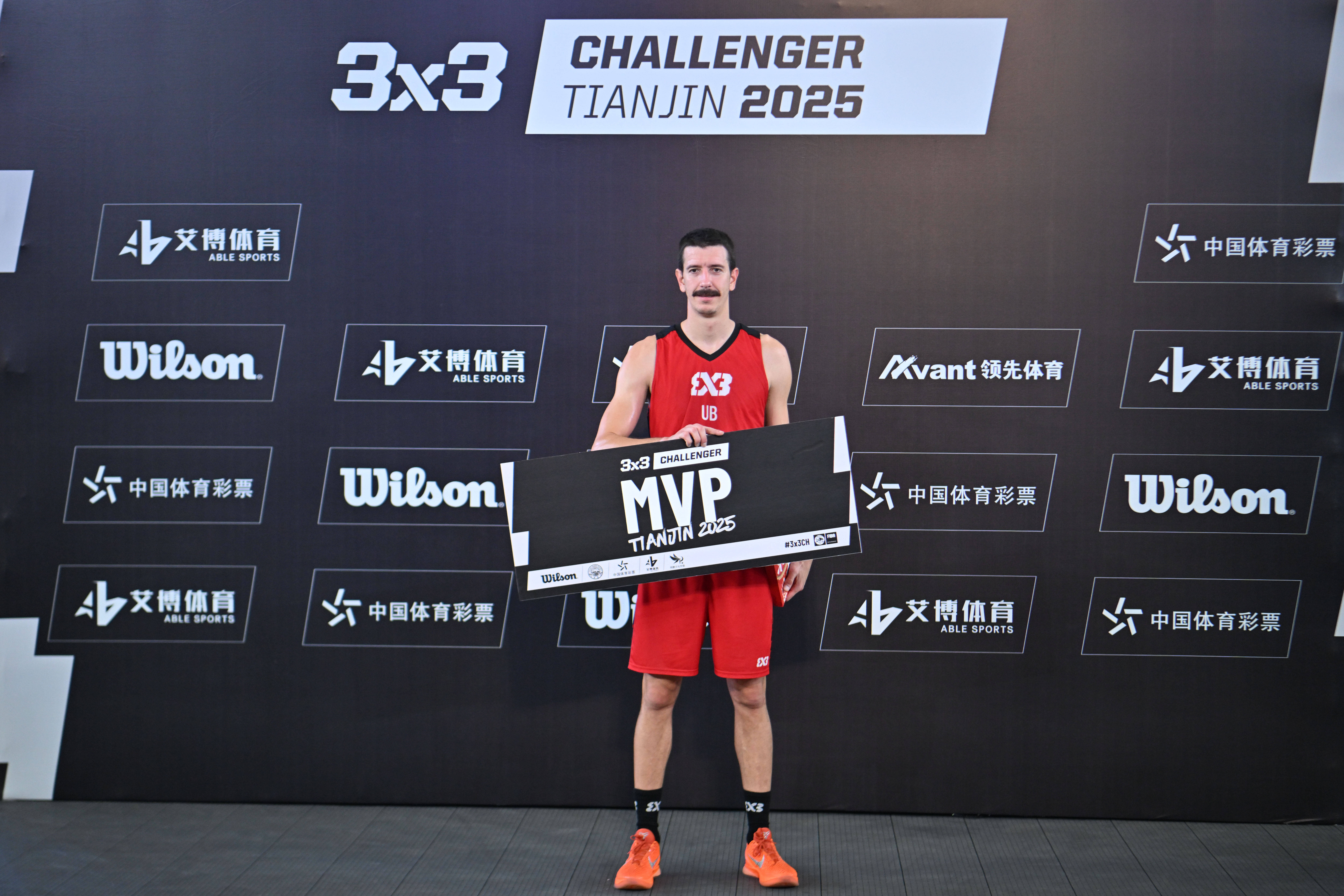 开云在线-利物浦迎欧篮联关键赛，今晚防线松动，更衣室稳定，赛程密集仍需轮换的简单介绍